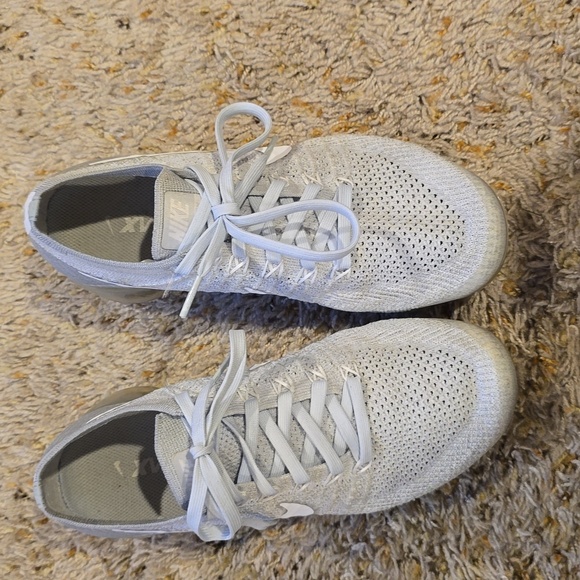 White Vapor Max - Picture 2 of 6